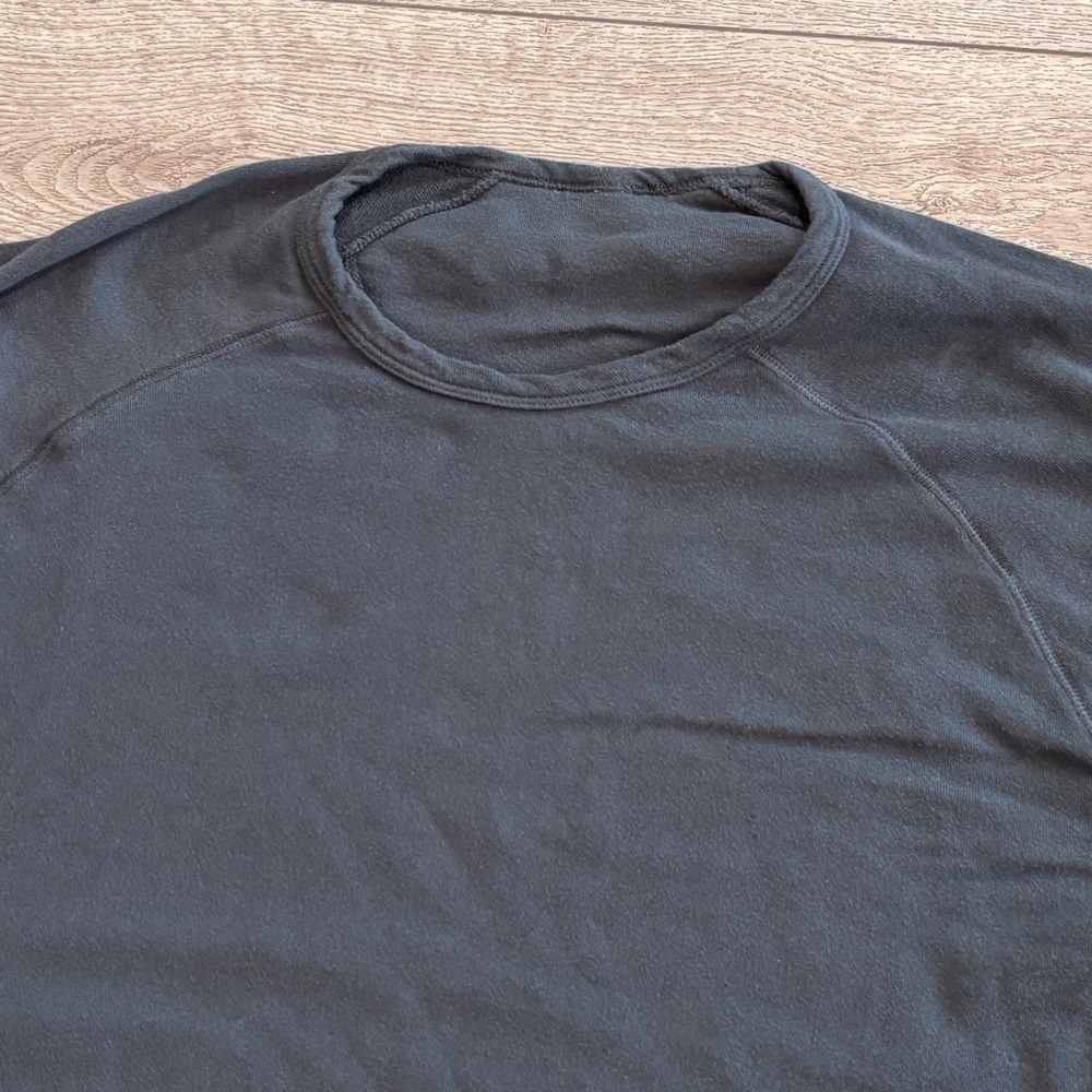 Vuori Long Sleeve Shirt Mens XL Black Raglan Crewneck Performance Tee Activewear - Picture 2 of 7